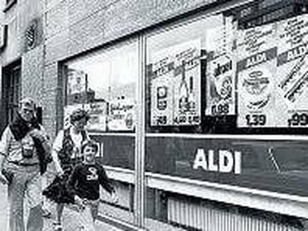 Den ersten Discounter eröffneten die Aldi-Brüder 1962 in Dortmund.