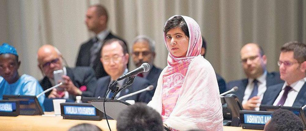 Malala-Tag bei den Vereinten Nationen. Die damals 16-Jährige stand bei ihrer Ansprache vor den UN auf einem Podest, damit sie überhaupt über das Rednerpult schauen konnte.