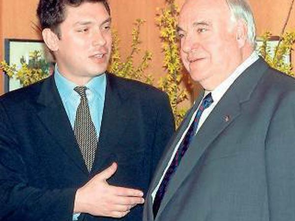 Als Vizepremier ging Nemzow bei den Mächtigen ein und aus, etwa bei Schwedens Prinzessin Victoria oder bei Helmut Kohl.