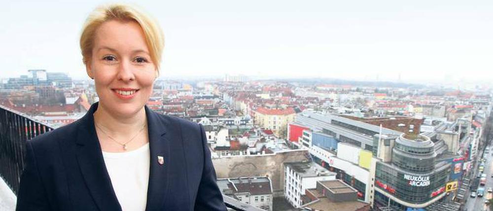 Buschkowskys Erbin. Franziska Giffey, 37, auf dem Neuköllner Rathausturm mit Blick auf die Karl-Marx-Straße. Seit April 2015 ist die SPD-Politikerin hier Bezirksbürgermeisterin. 