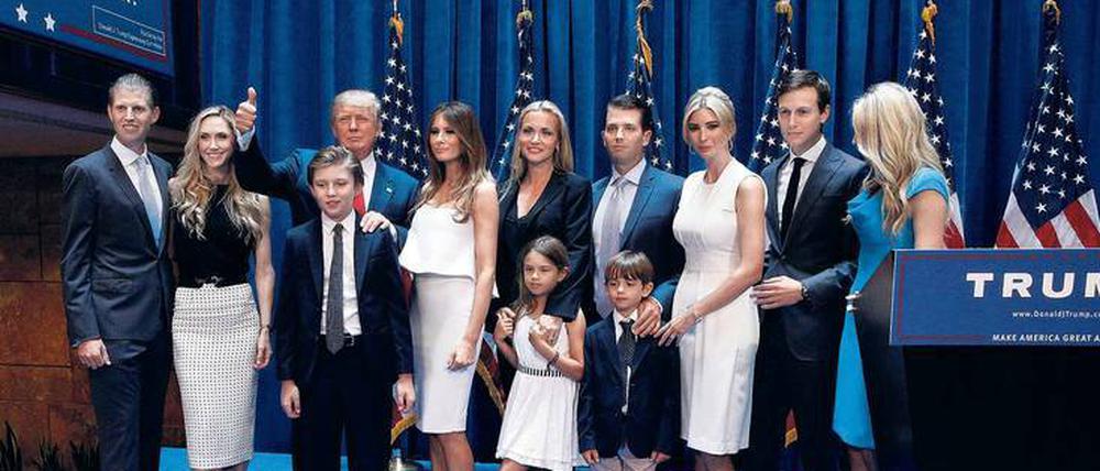 Donald Trump inszeniert seine Familie im Wahlkampf. Tochter Ivanka und ihr Mann Jared Kushner (beide links) sind unverzichtbar geworden.