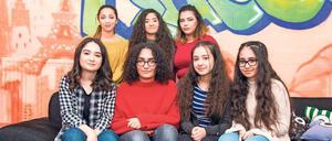 Ohne ihren Jugendklub wären sie nicht, wer sie heute sind: Sourour, Somaya, Sebahat (oben v.l.), Eda, Zaineb, Feyza und Fatima (unten v.l.)