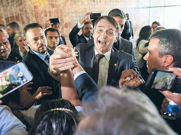 Jair Bolsonaro, umjubelt von Fans.