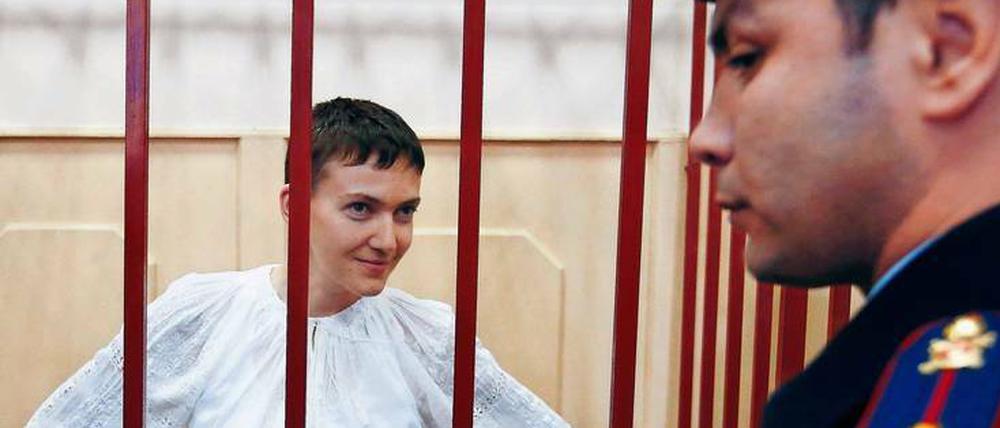 Beim Prozess in Moskau streckte Nadija Sawtschenko den Richtern den Mittelfinger entgegen, stimmte die ukrainische Hymne an.