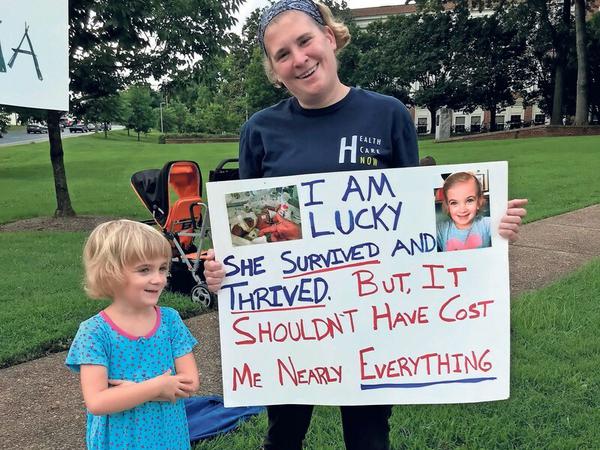 Glück, Geld und Protest. Rebecca Wood und ihre Tochter Charlie. 