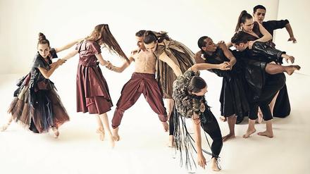 Sind wir die Verdammten? „Höllensturz“, modern interpretiert: Kleider von Isabel Vollrath, Tänzerinnen und Tänzer des Landesjugendballetts, fotografiert von Patrick Walter.