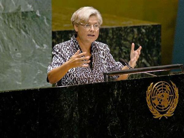 Die ehemalige niederländische Entwicklungsministerin Evelyne Herfkens war einige Jahre für die UN Repräsentantin für die Milleniums-Entwicklungsziele, die 2015 eigentlich hätten erreicht sein sollen. 