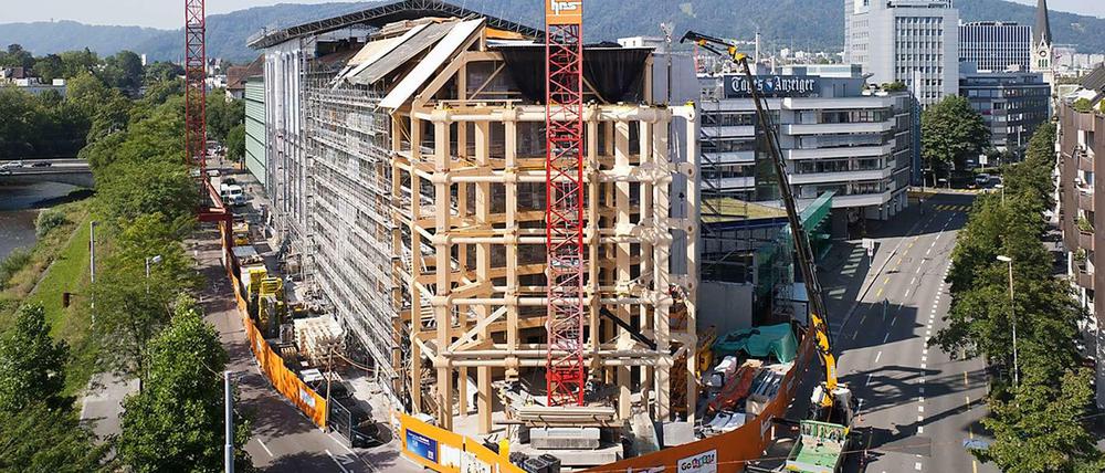 Hier wird mit Holz gebaut: Das Bürogebäude der Tamedia in Zürich.