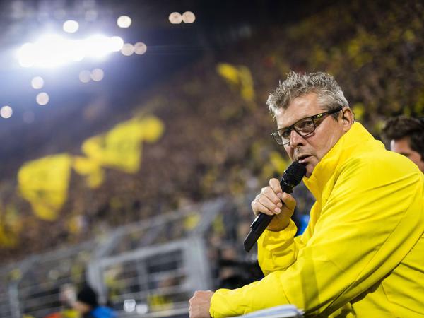 In seinem Element. Dickel kommentiert die BVB-Spiele live aus dem Stadion fürs Netradio.