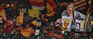 Die Fans von AS Rom im Stadio Olimpico.