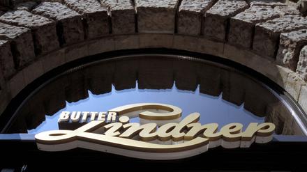Butter Lindner ist ein traditionsreiches Berliner Unternehmen mit 45 Filialen und 750 Mitarbeitern, eigener Küche und Bäckerei.