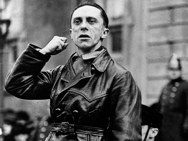 Joseph Goebbels (im Bild ) machte Allgeier 1936 zum Reichskultursenator von Straßburg.