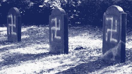 Geschändete Gräber auf dem jüdischen Friedhof in Kröpelin. Die Zunahme von antisemitischen Delikten ist in der letzten Jahren rasant angestiegen. 