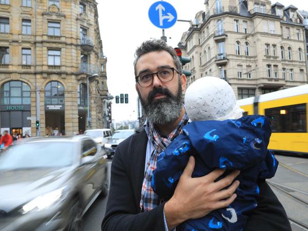 Julian Kopmann, Vater von drei Kindern, hat nach dem SUV-Unfall eine Petition für Tempo 30 in der Invalidenstr. gestartet.