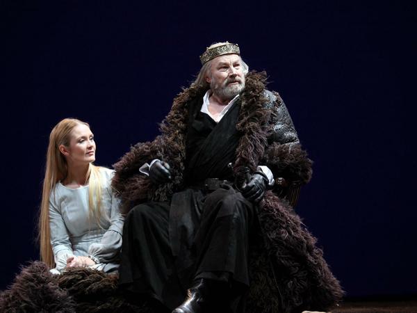 Tochter. Pauline Knof wurde am Burgtheater bekannt, an der Seite von Klaus Maria Brandauer spielte sie 2013 in „König Lear“ mit.