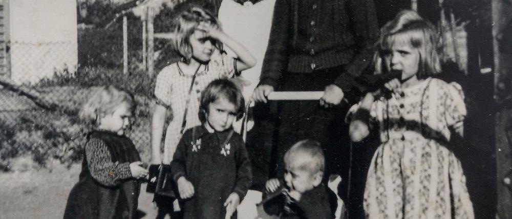 Gerda (ganz links) wurde von den Nationalsozialisten ermordet. Das Foto zeigt die Familie Wild in den 40er Jahren. Klara Häffelin steht ganz rechts.