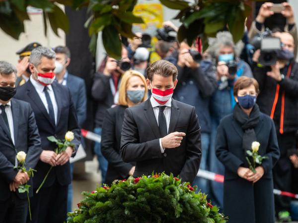 Bundeskanzler Sebastian Kurz bei der Trauerfeier nahe des Tatorts.