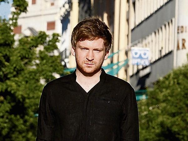 Olafur Arnalds ist ein isländischer Multiinstrumentalist und Produzent. 