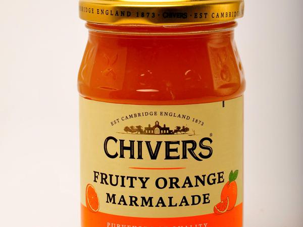 Chivers. Der 1873 gegründete Familienbetrieb aus Cambridge gehörte mal zu den größten Produzenten. Der Hersteller hat auch glatte süße Sorten im Programm. 