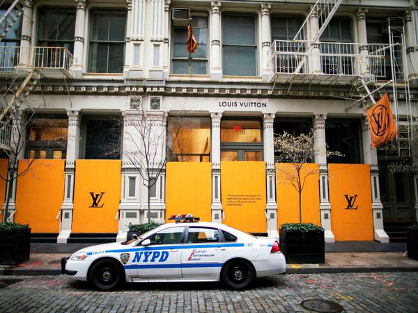 Leider kein Fall von Taschendiebstahl: Cops in New York. 