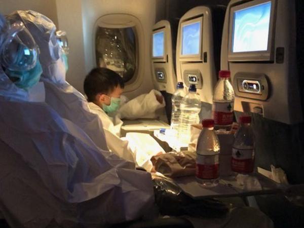 Lukas Hensels Mitreisende im Flugzeug nach Peking.