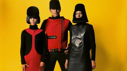 Kleider von Pierre Cardin aus der Cosmocorps-Kollektion, französische Elle, 1966