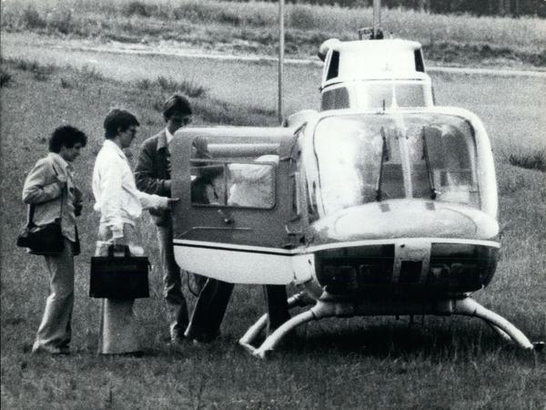 Observiert, aber nicht festgenommen: Adelheid Schulz, Christian Klar und Willy Peter Stoll auf dem Flugplatz Michelstadt.