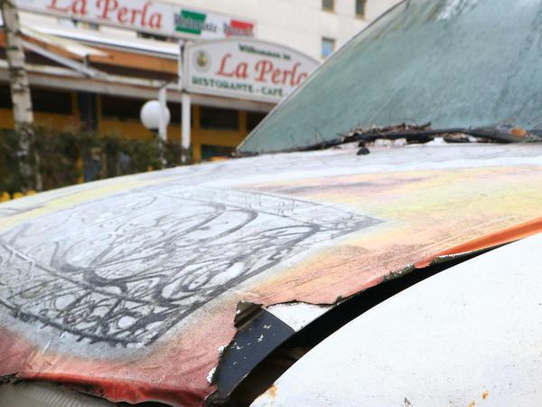 Abgestellt. Für den Betreiber des "La Perla" ist das Auto ein Ärgernis.