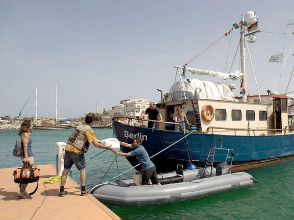 Die Sea-Watch ist mehr als 100 Jahre alt. Die Aktivisten sammeln nun spenden, um sich ein neues Boot leisten zu können.