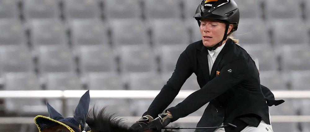 Die deutsche Reiterin Annika Schleu beim Modernen Fünfkampf in Tokio.