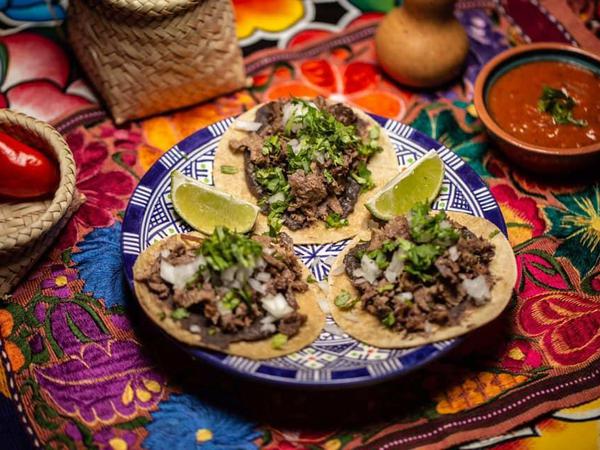 Mezcal und Tacos, ein von vielen Kombinationen, die bei Berliner Veranstaltungen die Runde machen