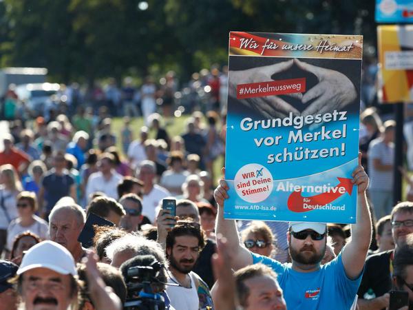 Ende August gab es laute Proteste von Rechten gegen den Besuch der Bundeskanzlerin in Bitterfeld.