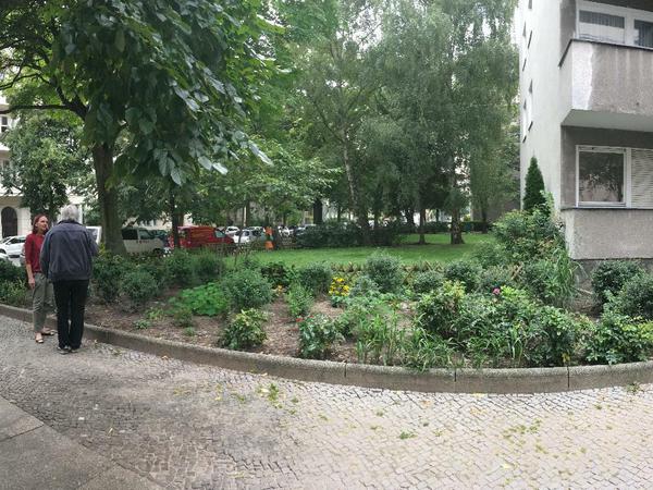 Tatort. In diesem Wilmersdorfer Vorgarten attackierte der Angreifer Regina Gerken.