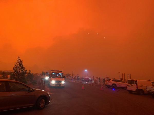Mallacoota in Victoria, Australien ist von den Bränden besonders bedroht. Mehr als 4000 Menschen retteten sich an die Strände. 