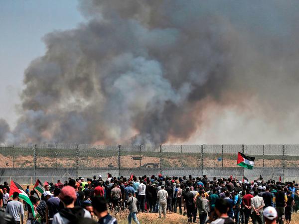 Mit fliegenden Brandsätzen hat die Hamas am Mittwoch neun israelische Felder angezündet.
