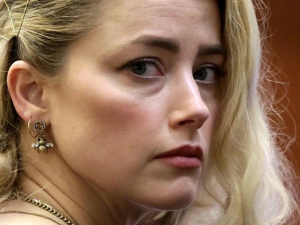 Amber Heard kurz vor dem Urteil der Jury.