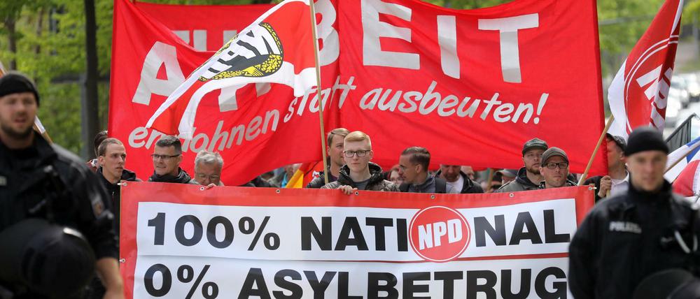 Die ARD muss einen Wahlwerbesport der rechtsextremen NPD, hier bei einem Aufmarsch in Wismar am Tag der Arbeit, nicht ausstrahlen. 