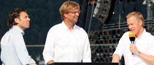 Im Expertengespräch: Während der Europameisterschaft 2008 stand Jürgen Klopp (Mitte) zusammen mit Urs Meier (links) als TV-Experte zur Verfügung.