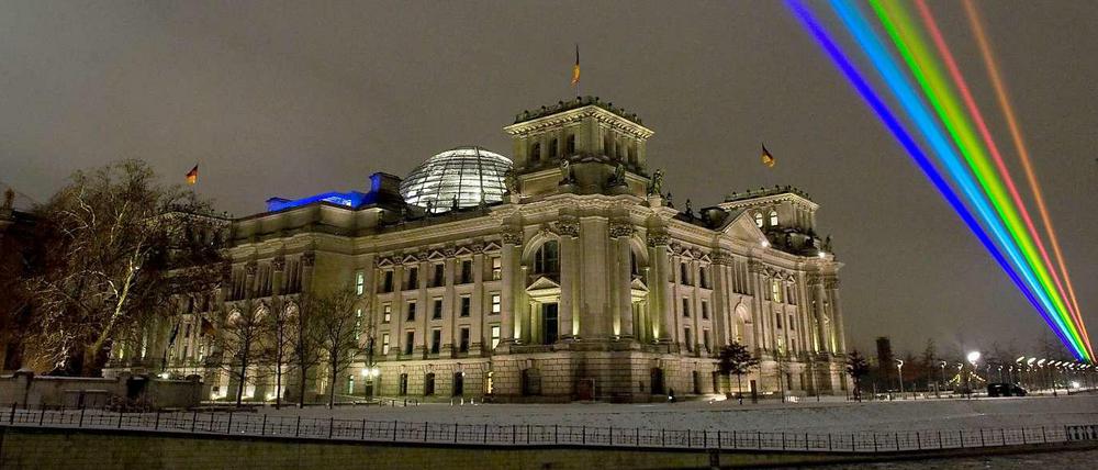 Transmediale Berlin: Laserstrahlen schneiden durch Berlins Nachthimmel