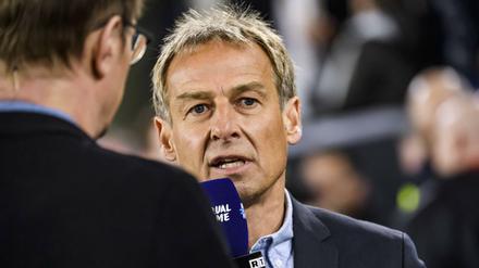 Einer wie Buddha: Jürgen Klinsmann im Gespräch mit RTL-Moderator Florian König.