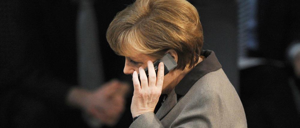 Soll als Telefon-Joker ran: Bundeskanzlerin Angela Merkel bekommt beim Promi-Special von "Wer wird Millionär? am Montagabend einen Anruf von CDU-Kollege Wolfgang Bosbach. 