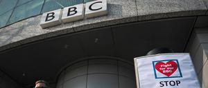 Die BBC muss sparen. Das gefällt nicht jedem