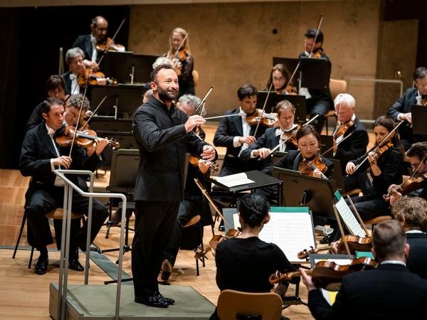 Kirill Petrenko und die Berliner Philharmoniker spielen Klassik auf allerhöchstem Niveau