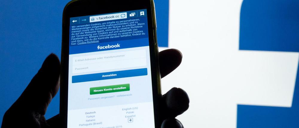 Ein junger Syrer klagt derzeit gegen das Unternehmen Facebook.