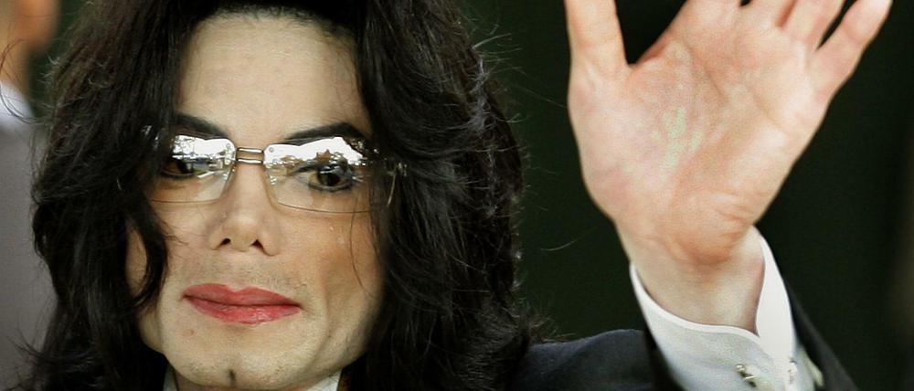 2005 wurde Michael Jackson von allen Missbrauchs-Vorwürfen freigesprochen.