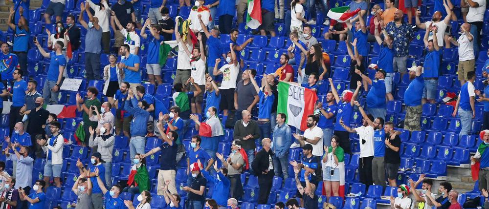 Immerhin zu einem Viertel war das Olympiastadion in Rom mit Fans gefüllt. Die machten ordentlich Krach.
