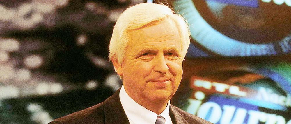 Mit Moderator Heiner Bremer (li.) strahlte RTL 1994 erstmals in Deutschland ein „Nachtjournal“ aus.