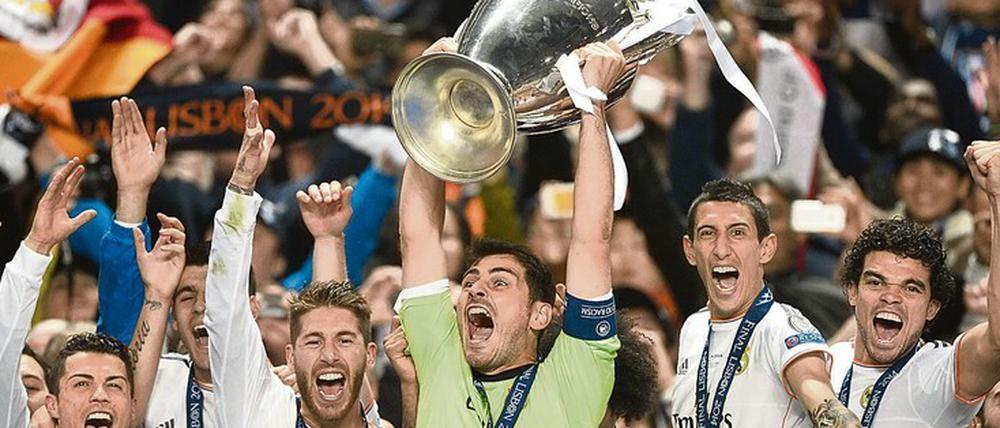 Pokal total. Iker Casillas von Real Madrid, nach dem Sieg über Atletico 2014. Foto: AFP