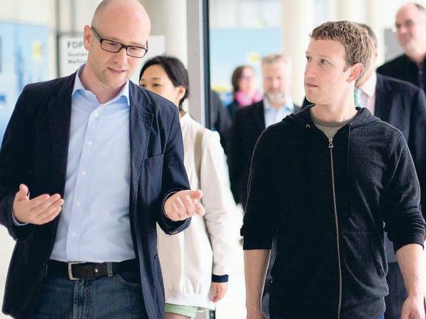 Rundgang im Reichstag. Facebook-Gründer Mark Zuckerberg (re.) und der CDU-Politiker Peter Tauber. Foto: Tobias Koch/Promo