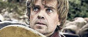 Nett sind andere. Der kleinwüchsige Tyrion, der sich selbst einen Zwerg nennt, mordet, säuft, giert nach Macht. Nicht unbedingt sympathisch, aber faszinierend allemal. 